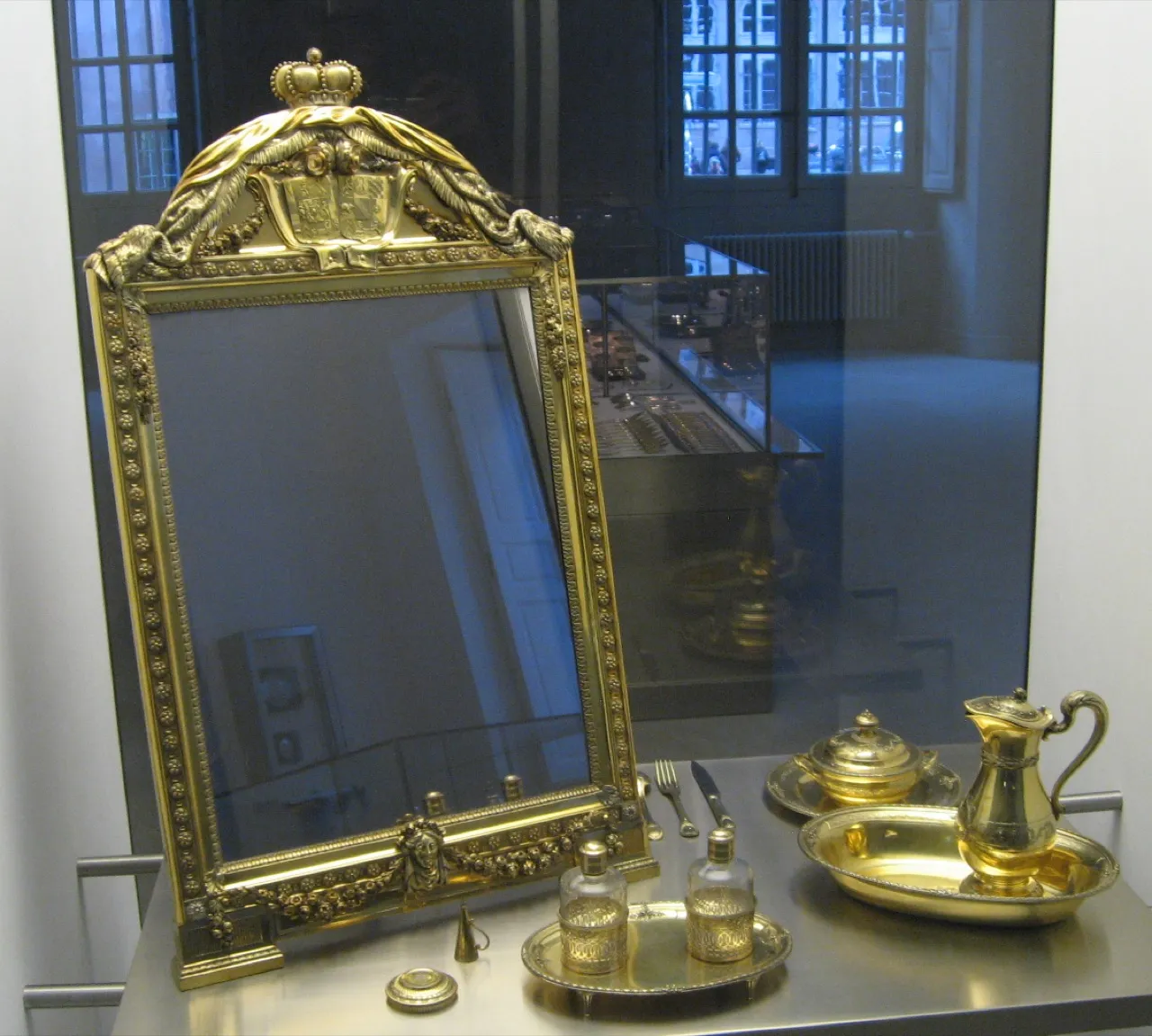 A nineteenth-century toilet set: the ritual of beauty