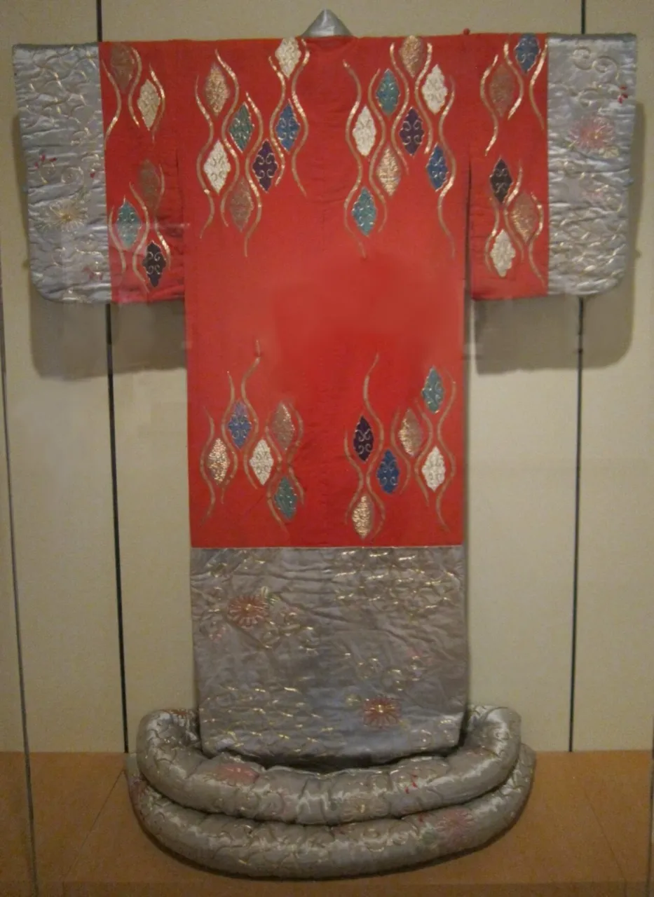 The kimono: straight panels of cloth that take shape on the body