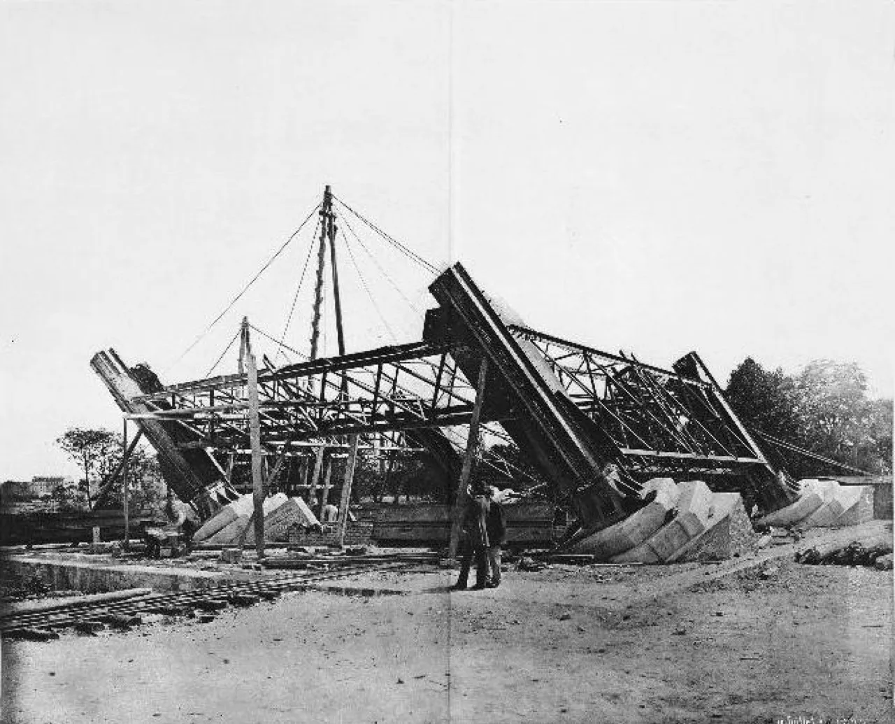 (3) The building of the Eiffel Tower