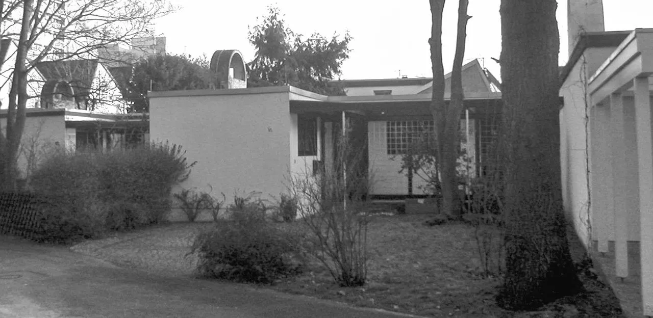 (2) A prefabricated house of the 1940s